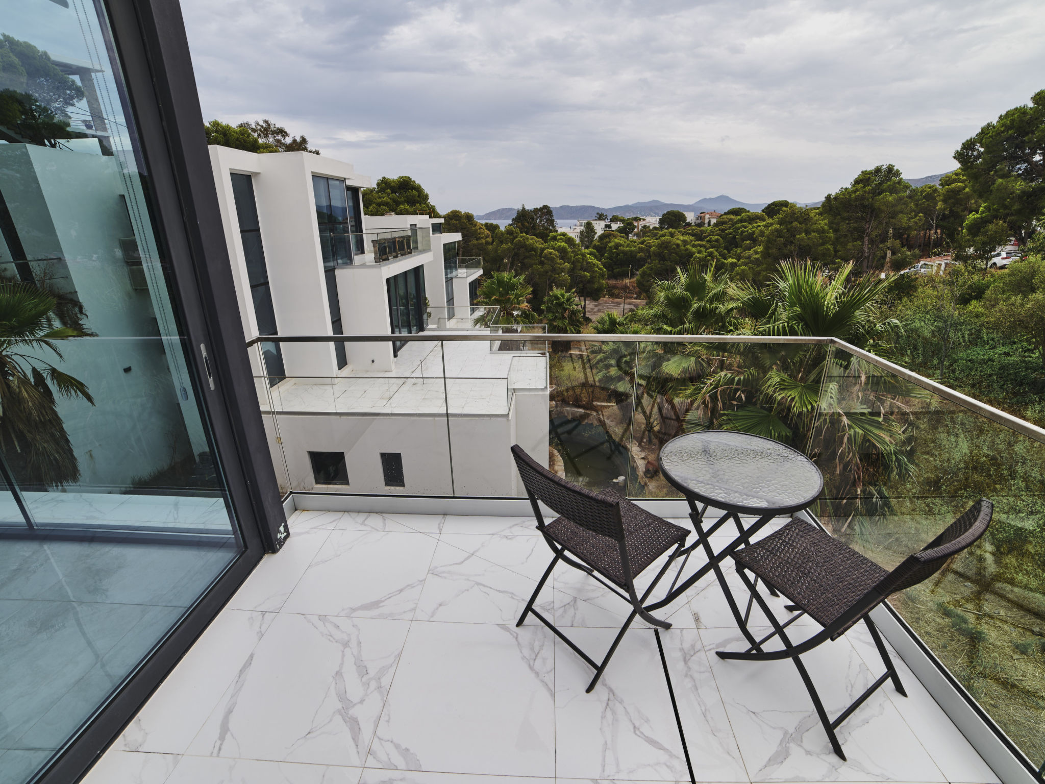 Photo of WELCS VILLA MODERNA 097 EMP con piscina