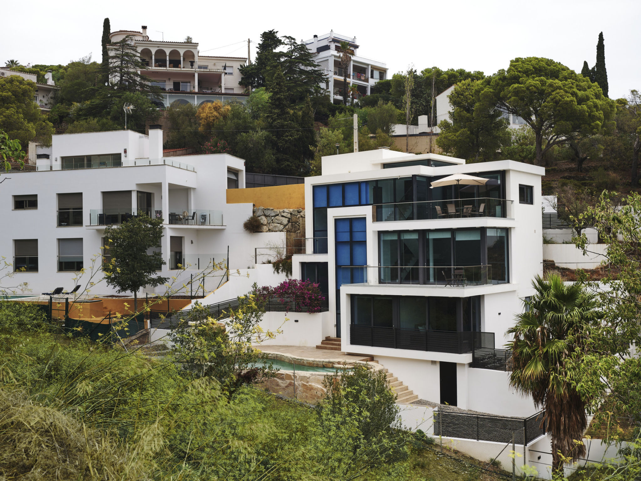 Photo of WELCS VILLA MODERNA 097 EMP con piscina