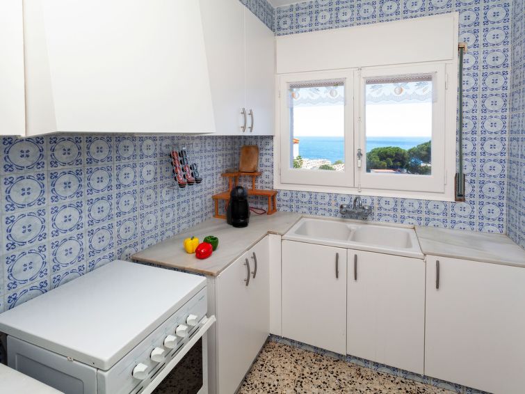 Search and Stay destination Llançà, CT - Spain from AU$ 232. Geranis