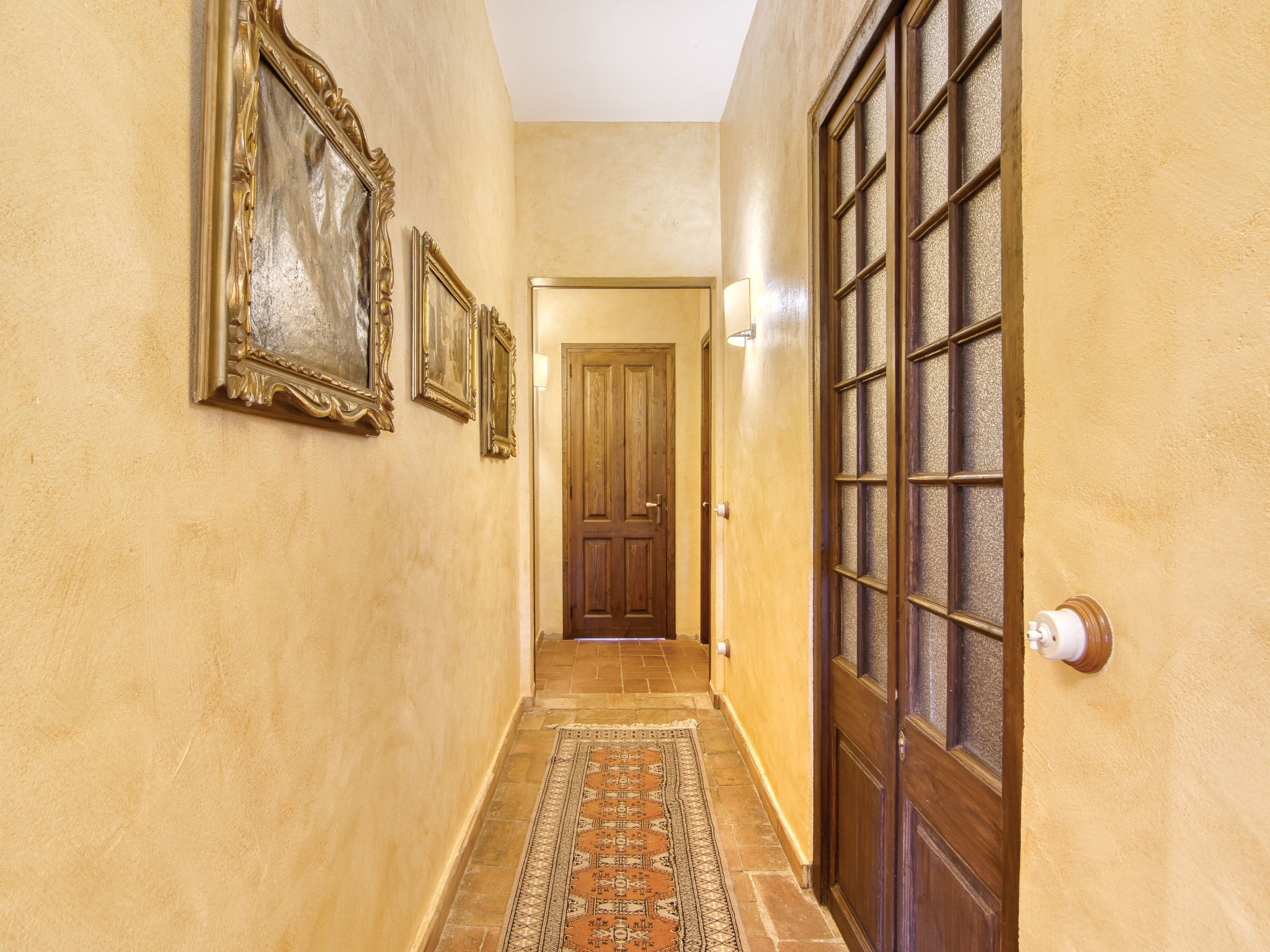 Mas Nualart - Inside