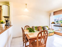 Zonnig appartement Els Jardins III in Roses - thumbnail 6