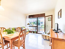 Zonnig appartement Els Jardins III in Roses - thumbnail 2