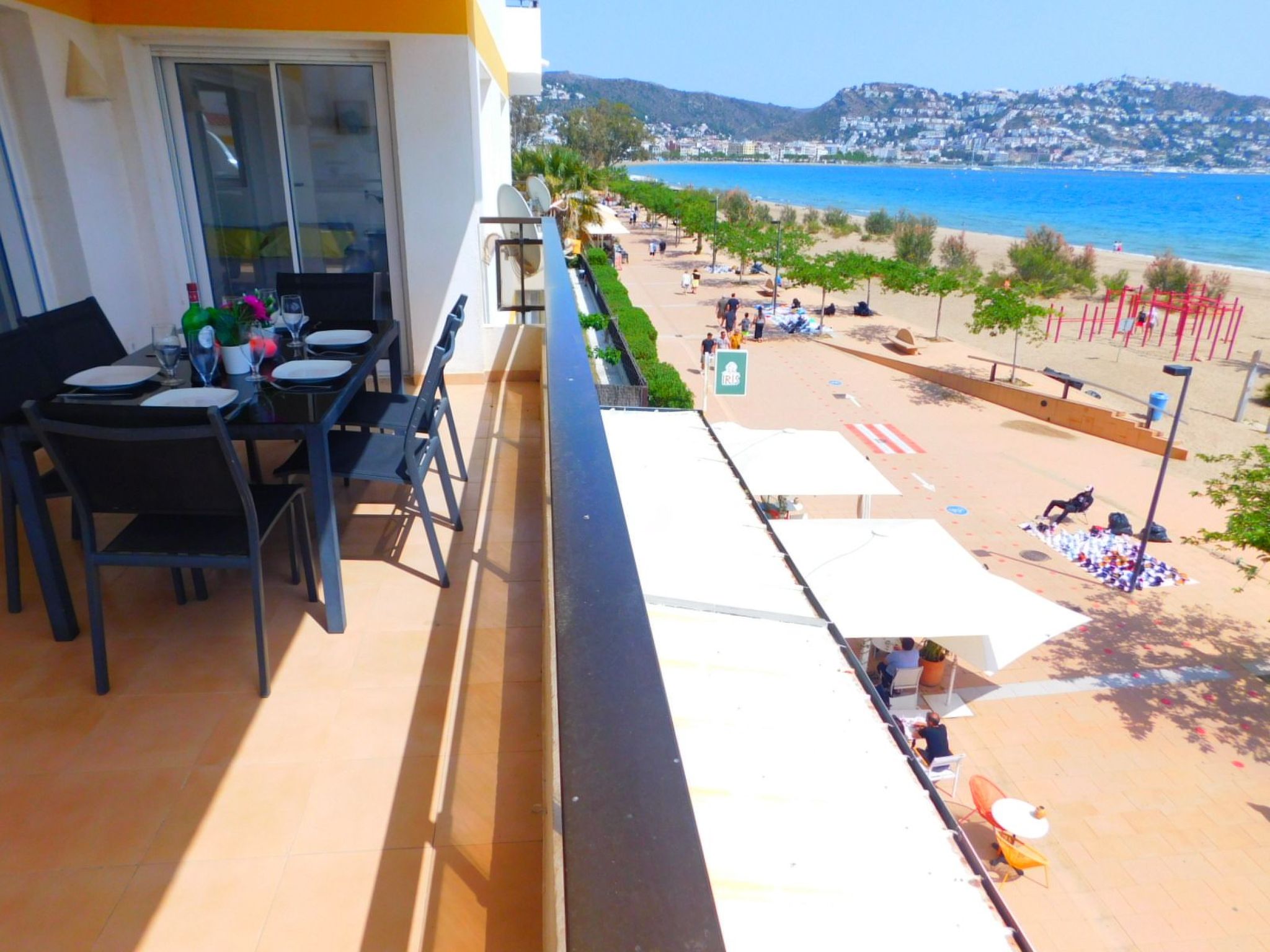 Appartement in Roses mit Großer Terrasse und Meerblick