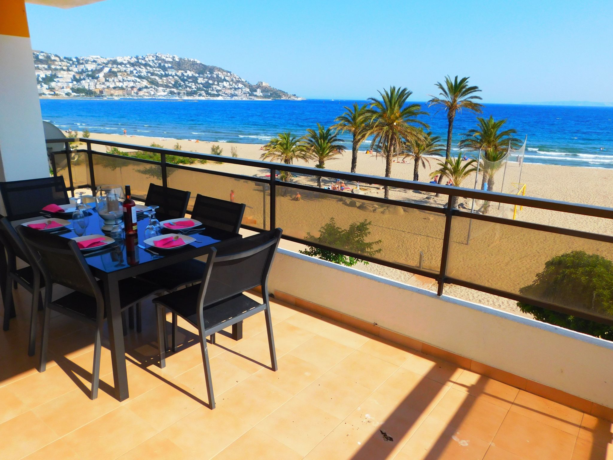Appartement in Roses mit Großer Terrasse und Meerblick
