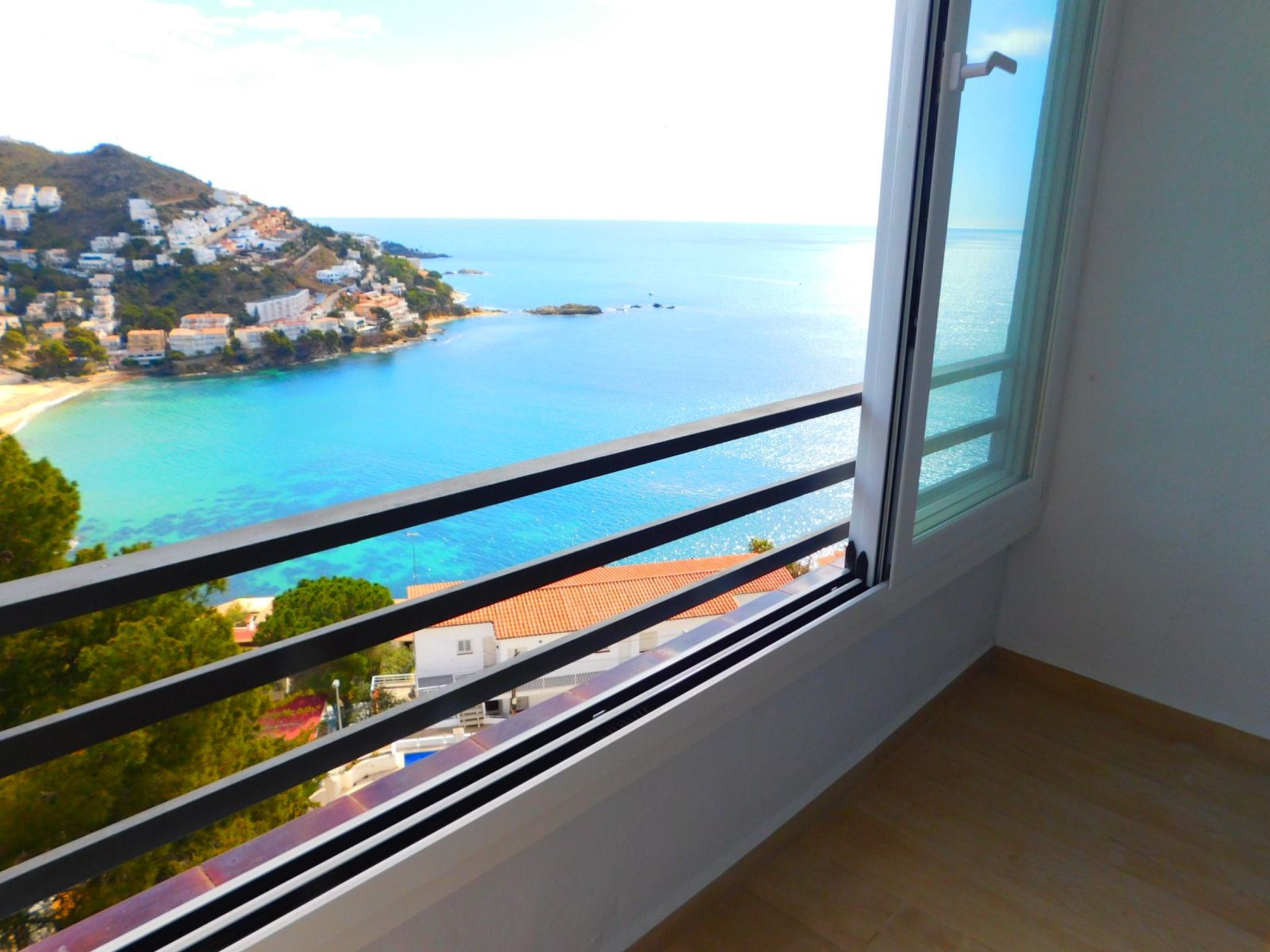 Photo of A-239 Ferienwohnung, Meerblick, Roses