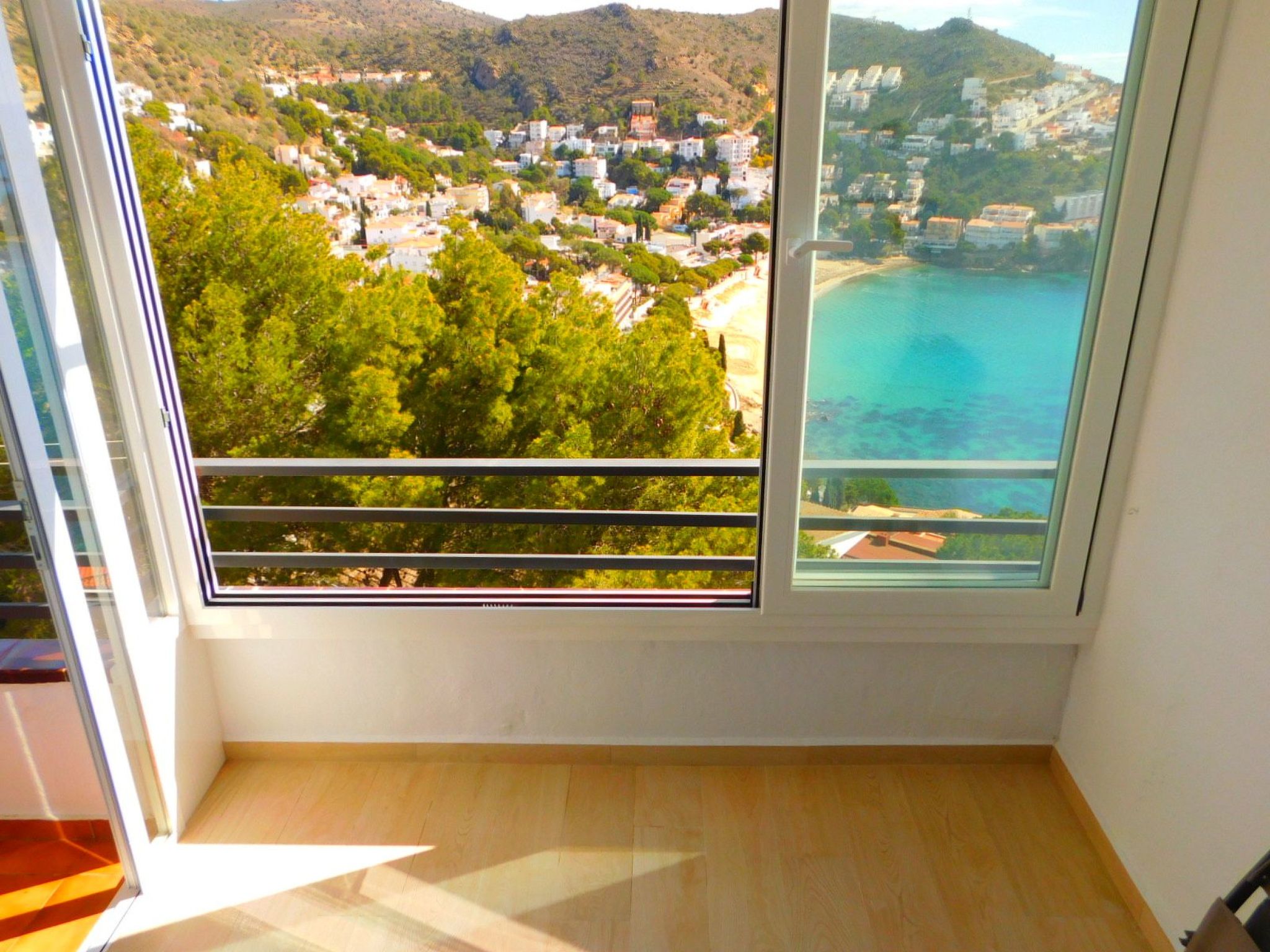 Photo of A-239 Ferienwohnung, Meerblick, Roses