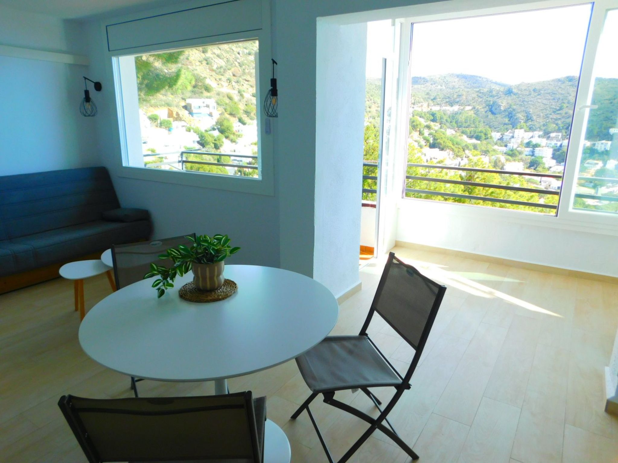 Photo of A-239 Ferienwohnung, Meerblick, Roses