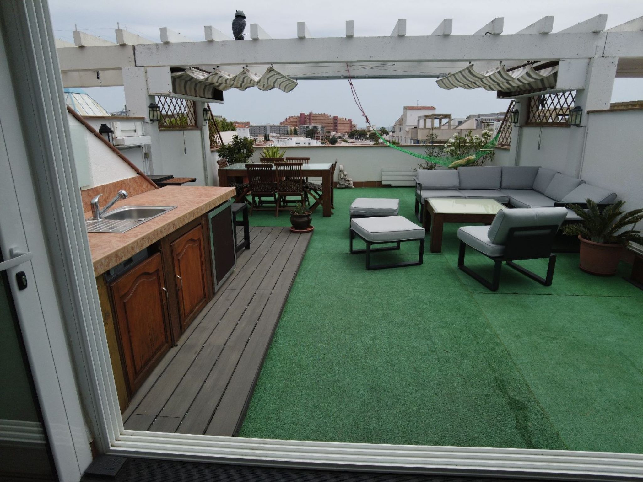 Photo of Appartement in Roses mit Grill, gemeinschaftlichem Pool und Terrasse