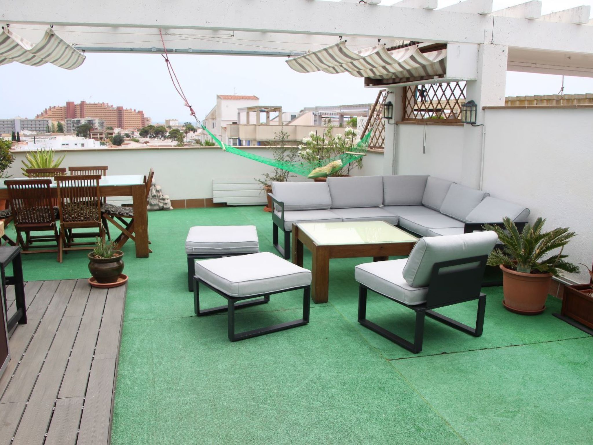 Photo of Appartement in Roses mit Grill, gemeinschaftlichem Pool und Terrasse