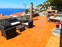Wunderschönes Ferienhaus in Roses mit Großer Terrasse
