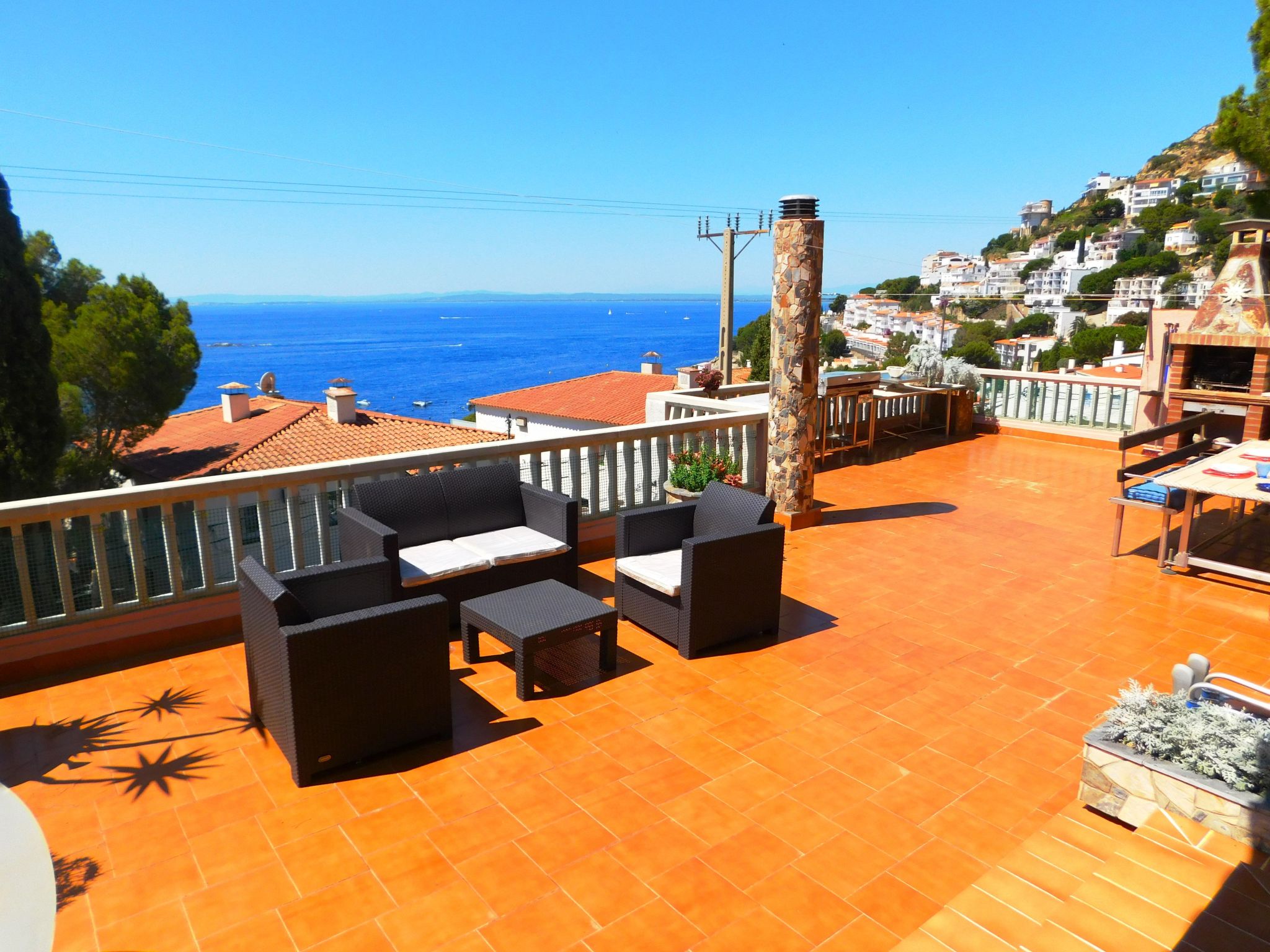 Photo of Wunderschönes Ferienhaus in Roses mit Großer Terrasse