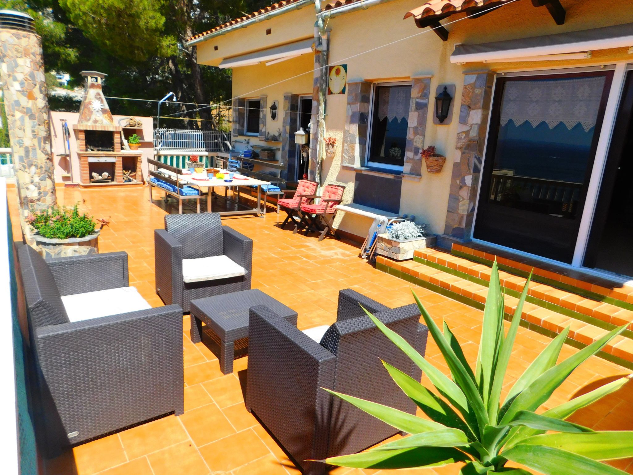 Wunderschönes Ferienhaus in Roses mit Großer Terrasse-Image-tags.info