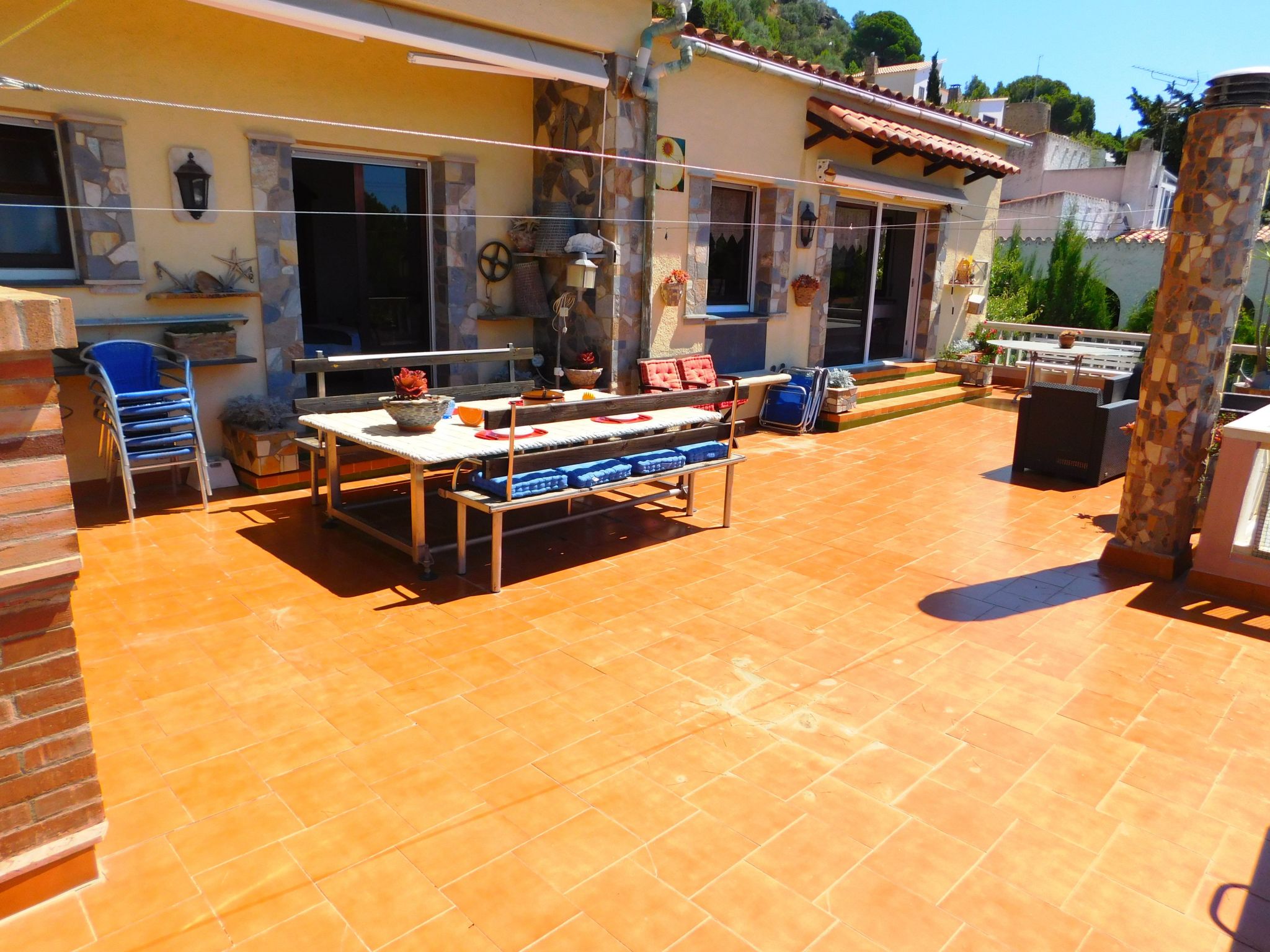 Wunderschönes Ferienhaus in Roses mit Großer Terrasse-Image-tags.info