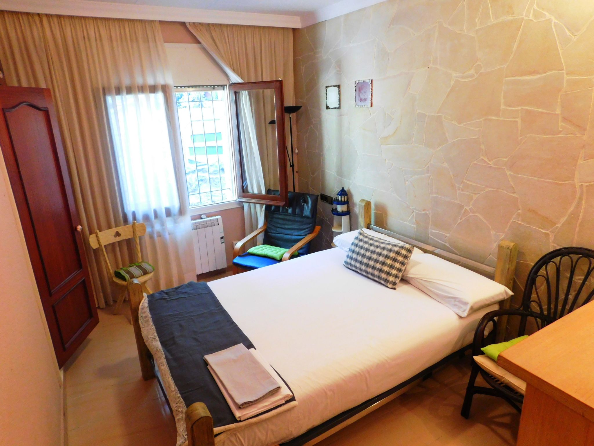 Wunderschönes Ferienhaus in Roses mit Großer Terrasse-Dedans