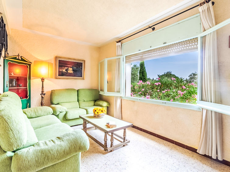 Search and Stay destination El Mas Fumats, CT - Spain from AU$ 263. People I