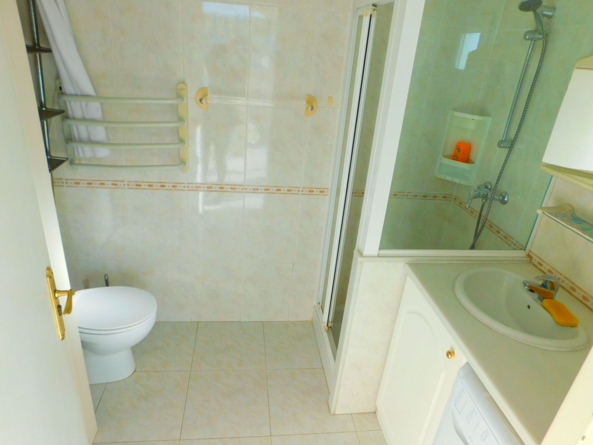 Photo of Ferienvermietung Penthouse mit schöner Terrasse 200m vom Strand Salatar, Roses