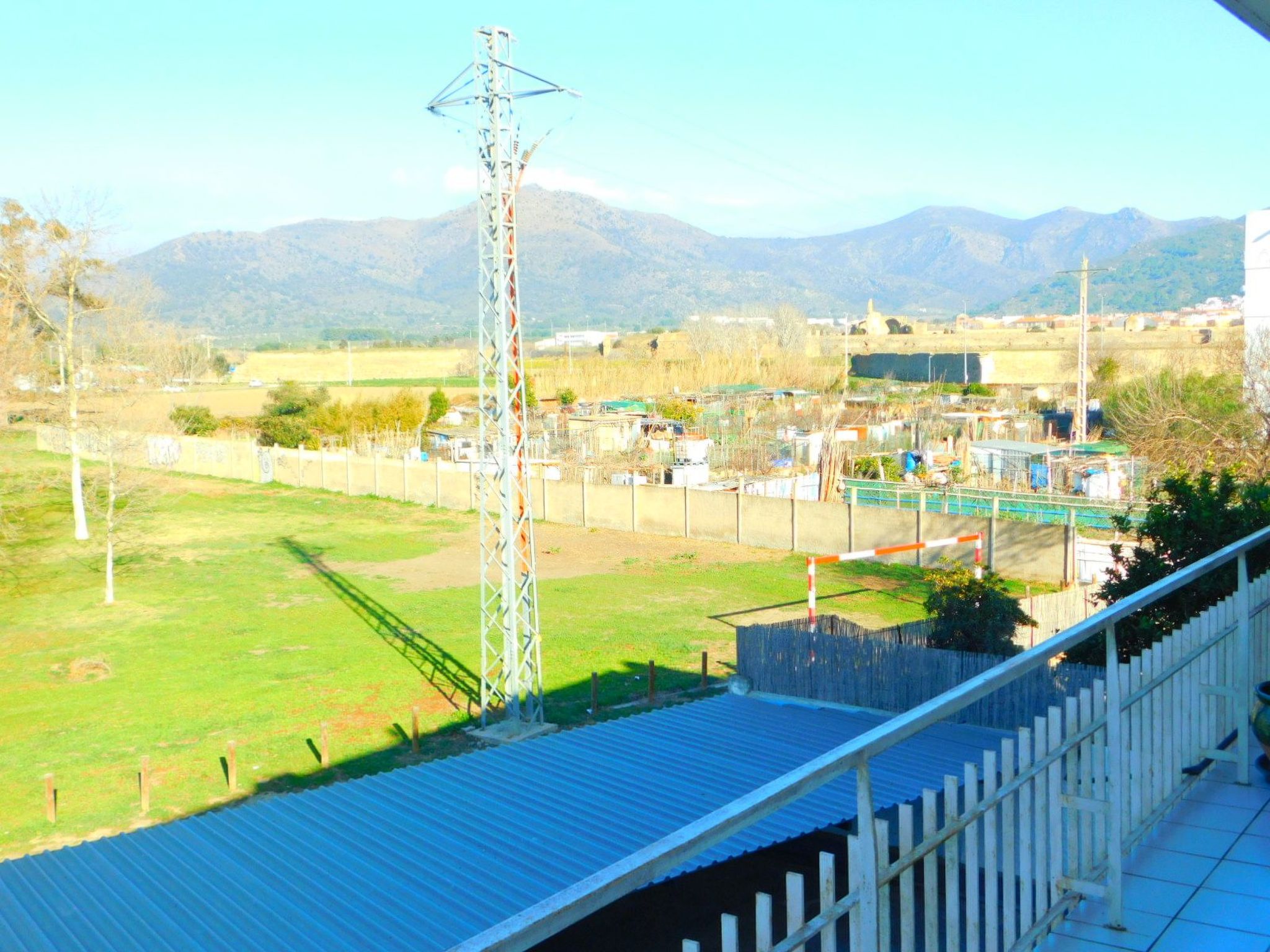 Photo of Ferienvermietung Penthouse mit schöner Terrasse 200m vom Strand Salatar, Roses