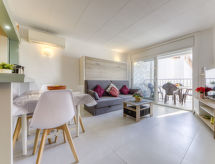 Las Palmeras: Modern appartement direct aan zee in hartje Roses - thumbnail 2