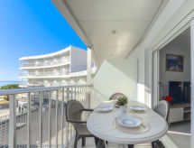 Las Palmeras: Modern appartement direct aan zee in hartje Roses - thumbnail 5