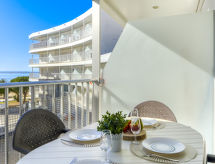Las Palmeras: Modern appartement direct aan zee in hartje Roses - thumbnail 1