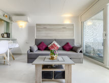 Las Palmeras: Modern appartement direct aan zee in hartje Roses - thumbnail 6