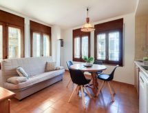 Centro peatonal Roses: Authentiek appartement in voetgangerszone op 200m van strand - thumbnail 6