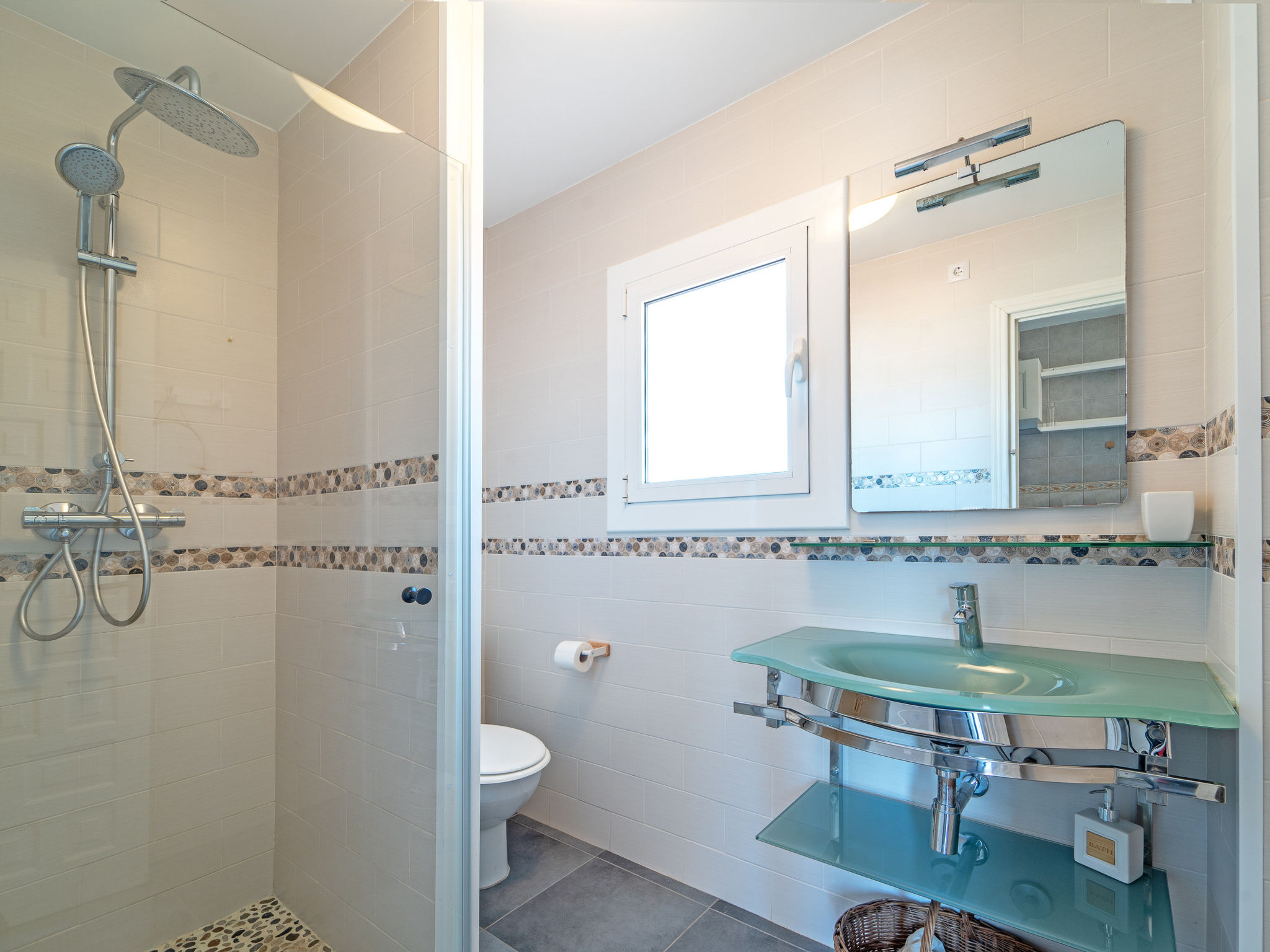 Photo of WELCS ESTUDIO 171 EMP con piscina comunitaria