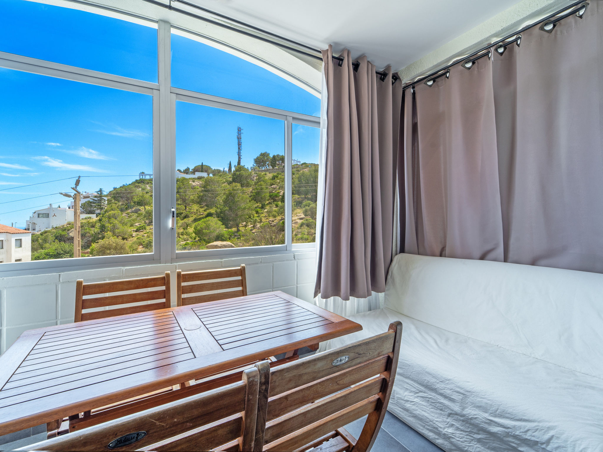 Photo of WELCS ESTUDIO 171 EMP con piscina comunitaria