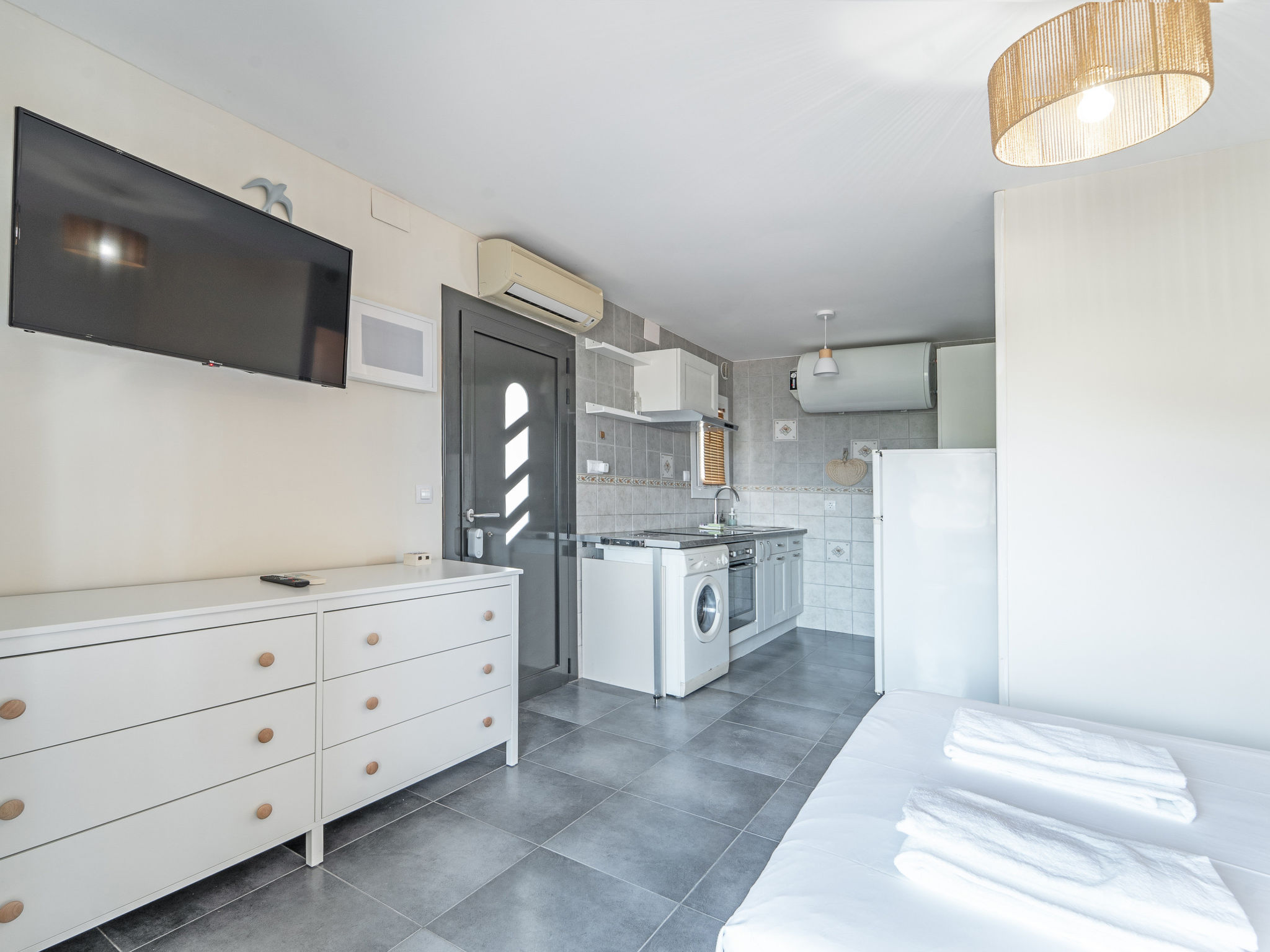 Photo of WELCS ESTUDIO 171 EMP con piscina comunitaria