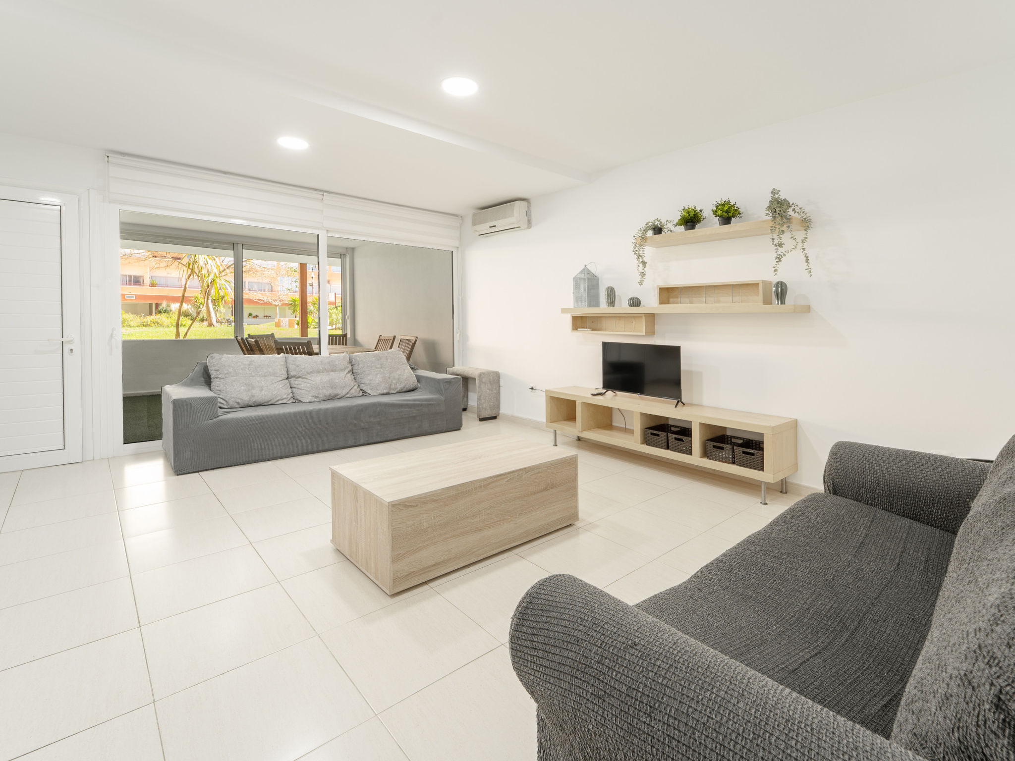 Photo of WELCS APARTAMENTO 133 EMP con piscina comunitaria