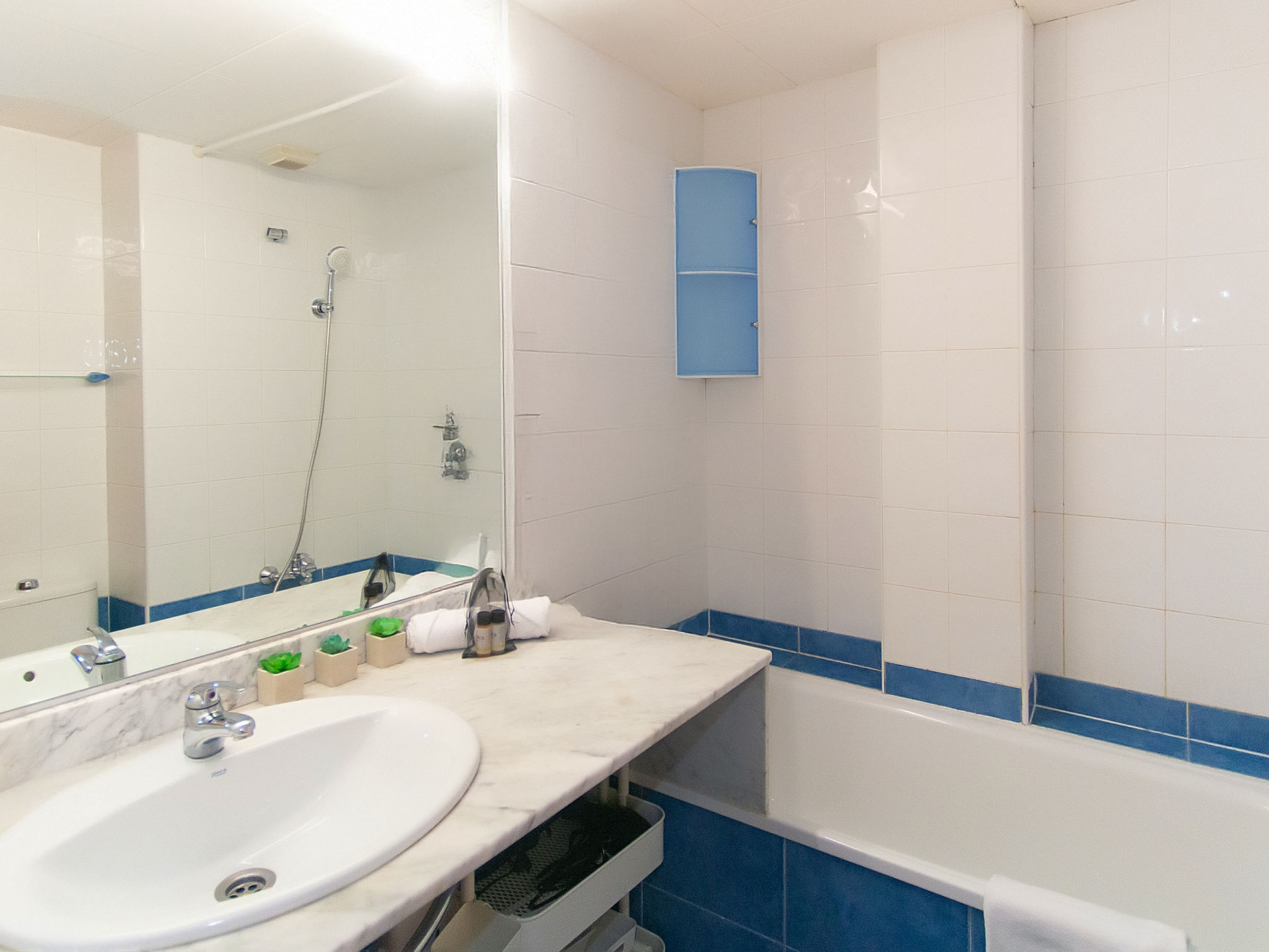 Photo of WELCS APARTAMENTO 254 EMP con vista al canal