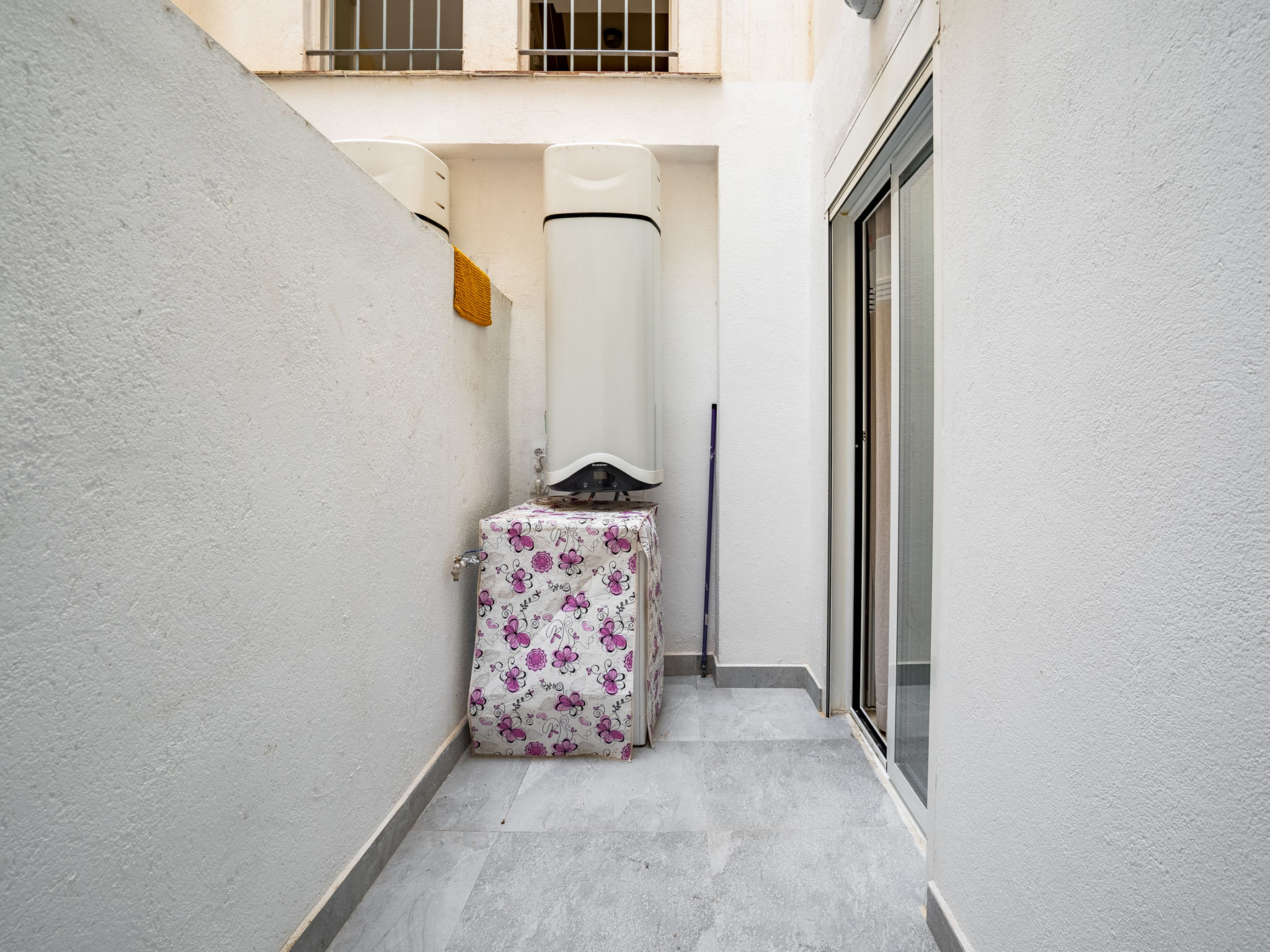 Photo of WELCS APARTAMENTO 027 EMP en el puerto de Roses