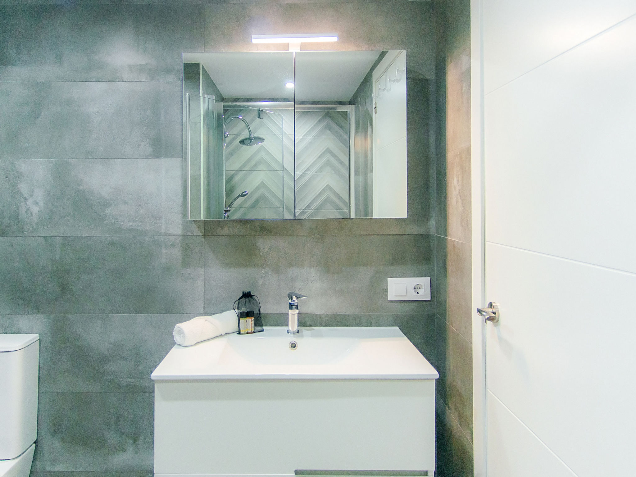 Photo of WELCS APARTAMENTO 255 EMP con terraza con vista