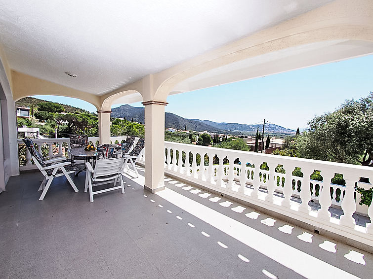 Search and Stay destination El Mas Fumats, CT - Spain from AU$ 470. Bilbao
