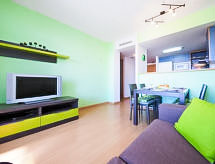 Licht appartement aan de Costa Brava met zwembad en tuin - thumbnail 6
