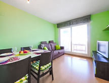 Licht appartement aan de Costa Brava met zwembad en tuin - thumbnail 3