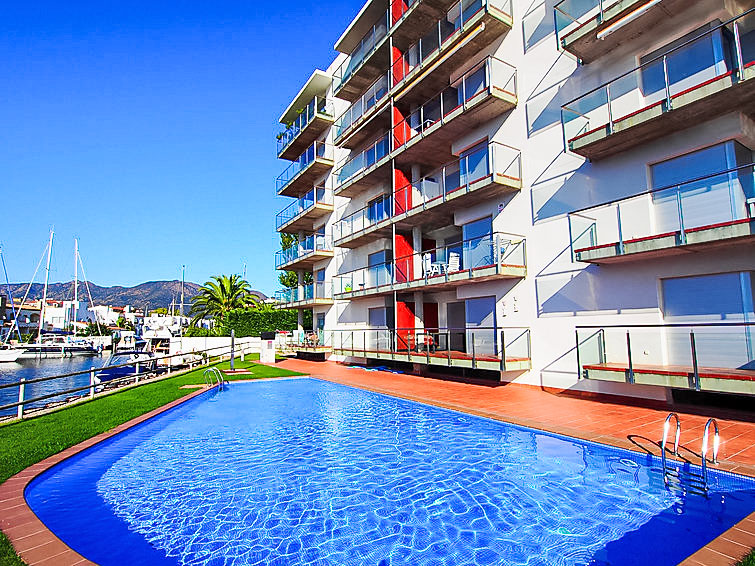 Op 900 m van zee: Zonnig appartement Cap Mestral in Roses in Roses
