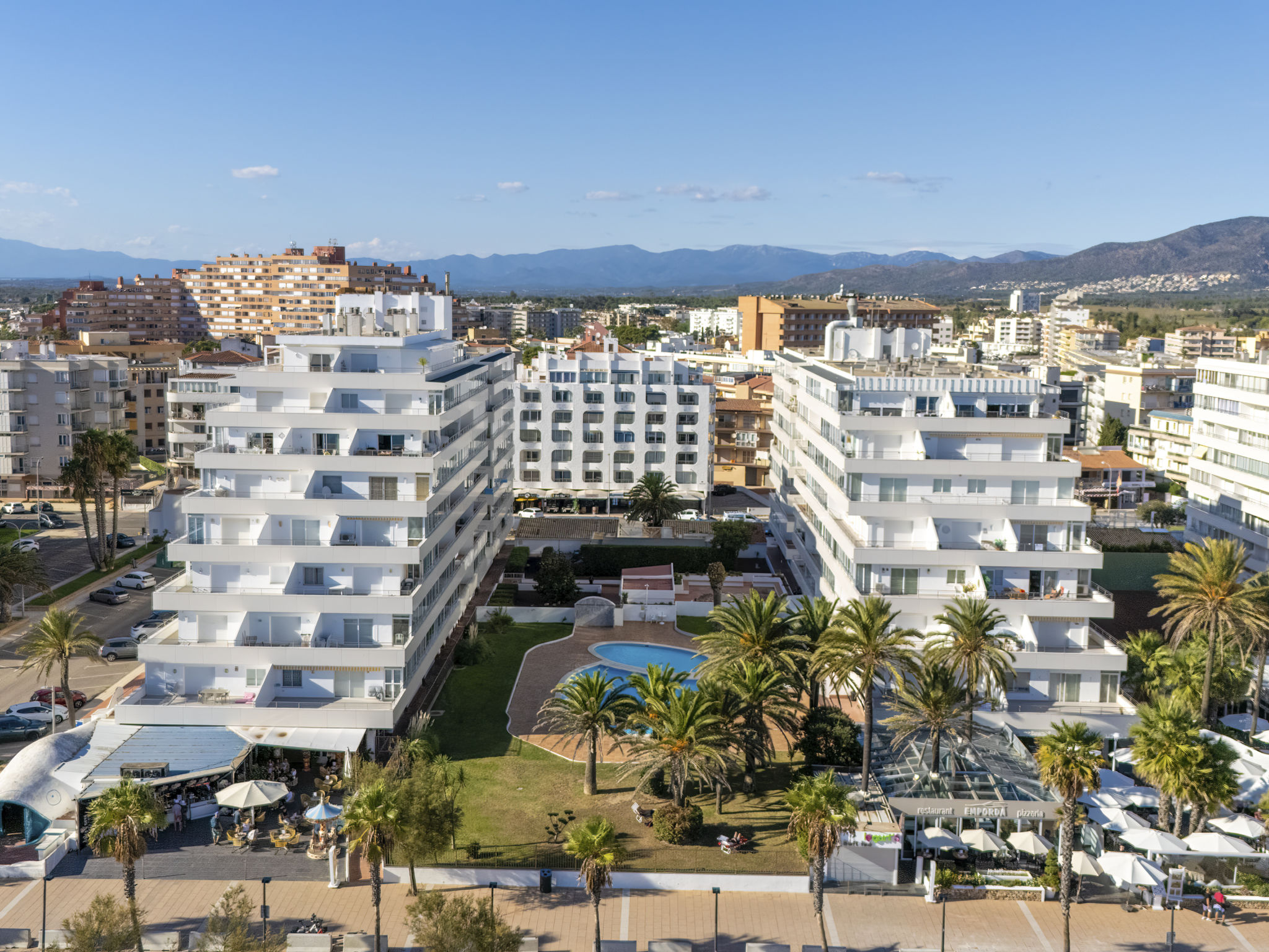 Roses Holiday Center-Draußen