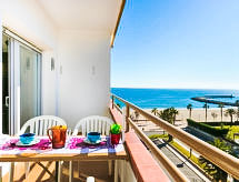 Roses Holiday Center