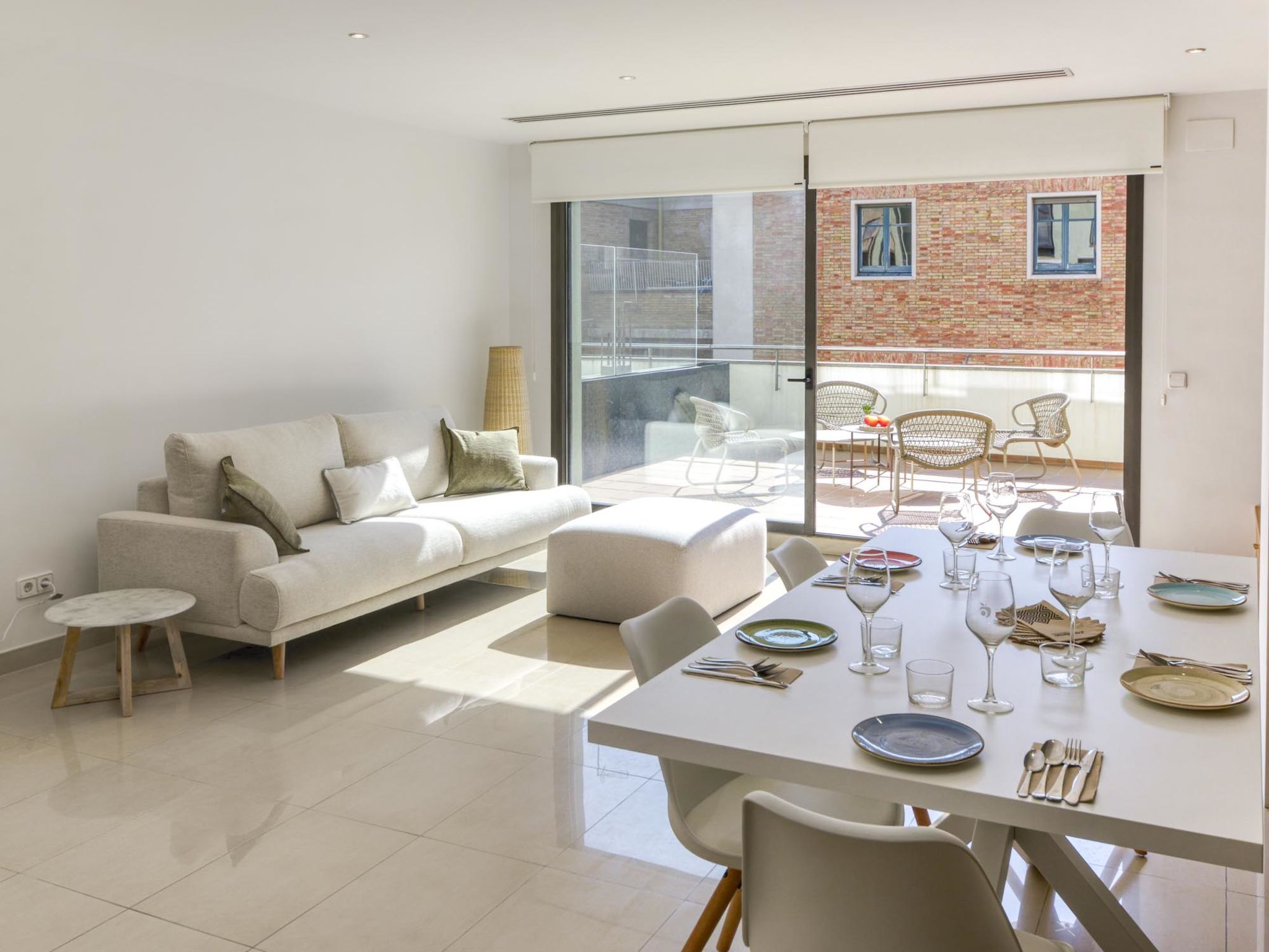Dakappartement 5-kamers 160 m2 op 2 verdiepingen op de 3e verdieping. Ruim en licht, modern en gezellig ingericht: woon-/eetkamer met eettafel, Digitale TV, air-conditioning en heteluchtverwarming. Ui..