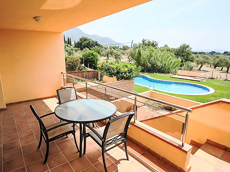 Search and Stay Destinations. Holidays Rentals in El Mas Isaac, Girona - Catalunya - Spain