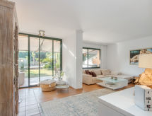 Vacation home acacies