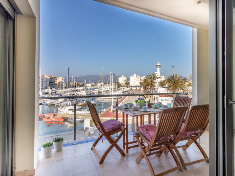 Op 500 m van zee: ruim appartement Del Port in Empuriabrava in Empuriabrava