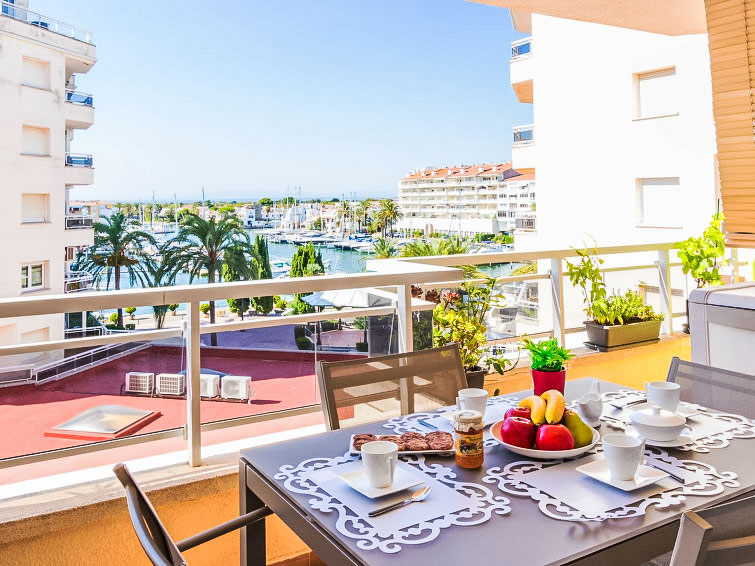 Club Nautic Apartment in Empuriabrava