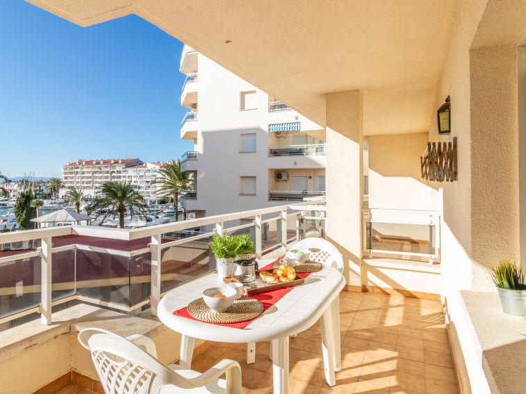 Club Nautic Apartment in Empuriabrava