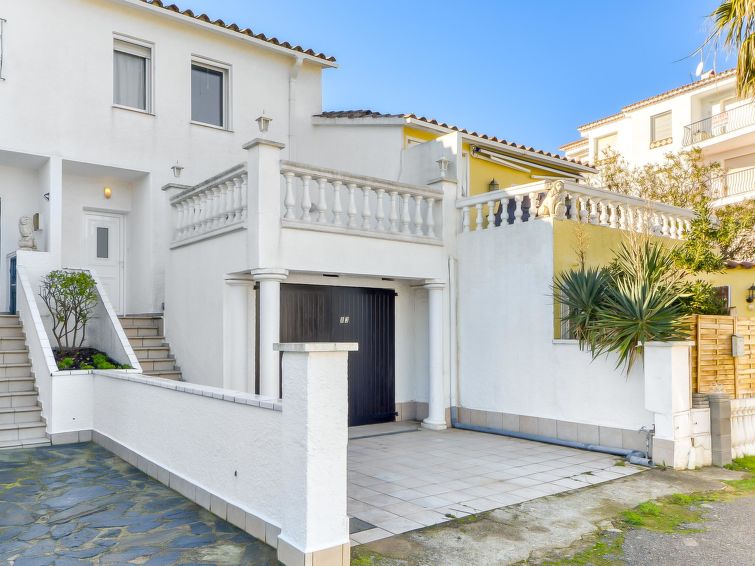 Search and Stay destination Empuriabrava, CT - Spain from AU$ 321. Port Emporda