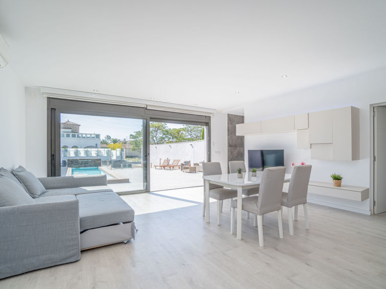 Search and Stay destination Empuriabrava, CT - Spain from AU$ 473. Medes