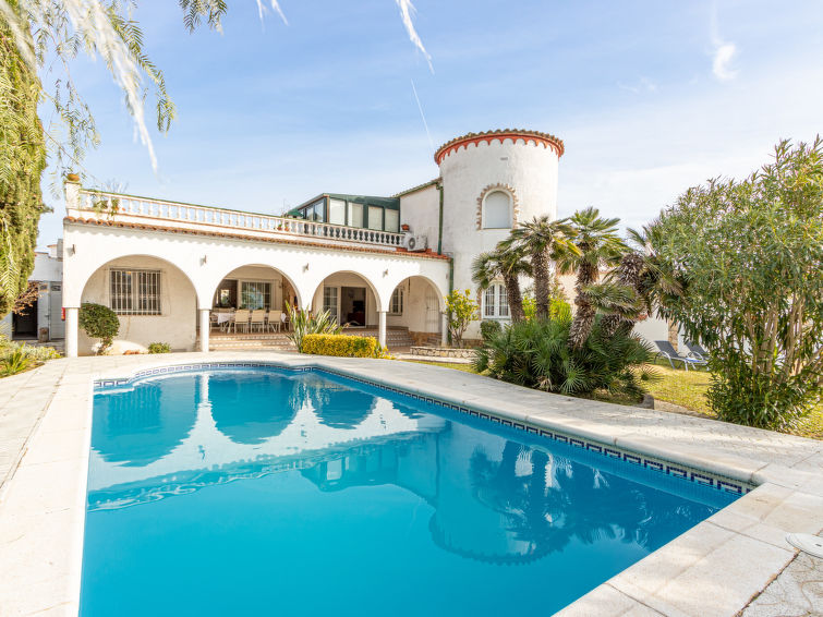 16-persoons vakantiehuis met privézwembad in Empuriabrava in Empuriabrava