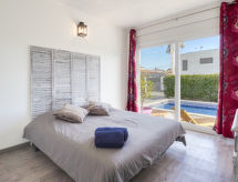 Vrijstaande villa met privézwembad op 1 km van het strand in Empuriabrava - thumbnail 4