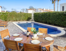 Vrijstaande villa met privézwembad op 1 km van het strand in Empuriabrava - thumbnail 1